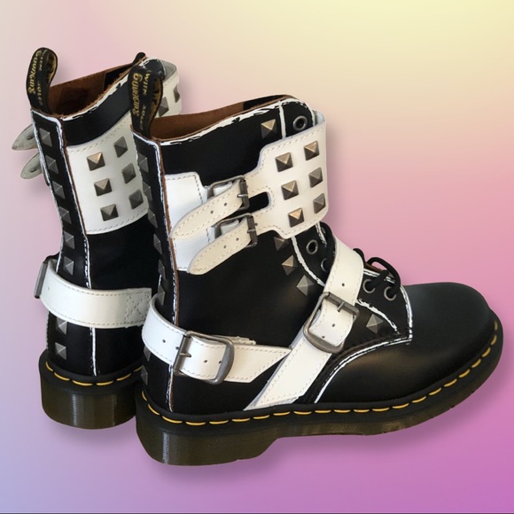 Dr. Martens 1490 Joska Stud Black Leather Lace Up Boots Women US Size 7 NIB - Picture 6 of 10